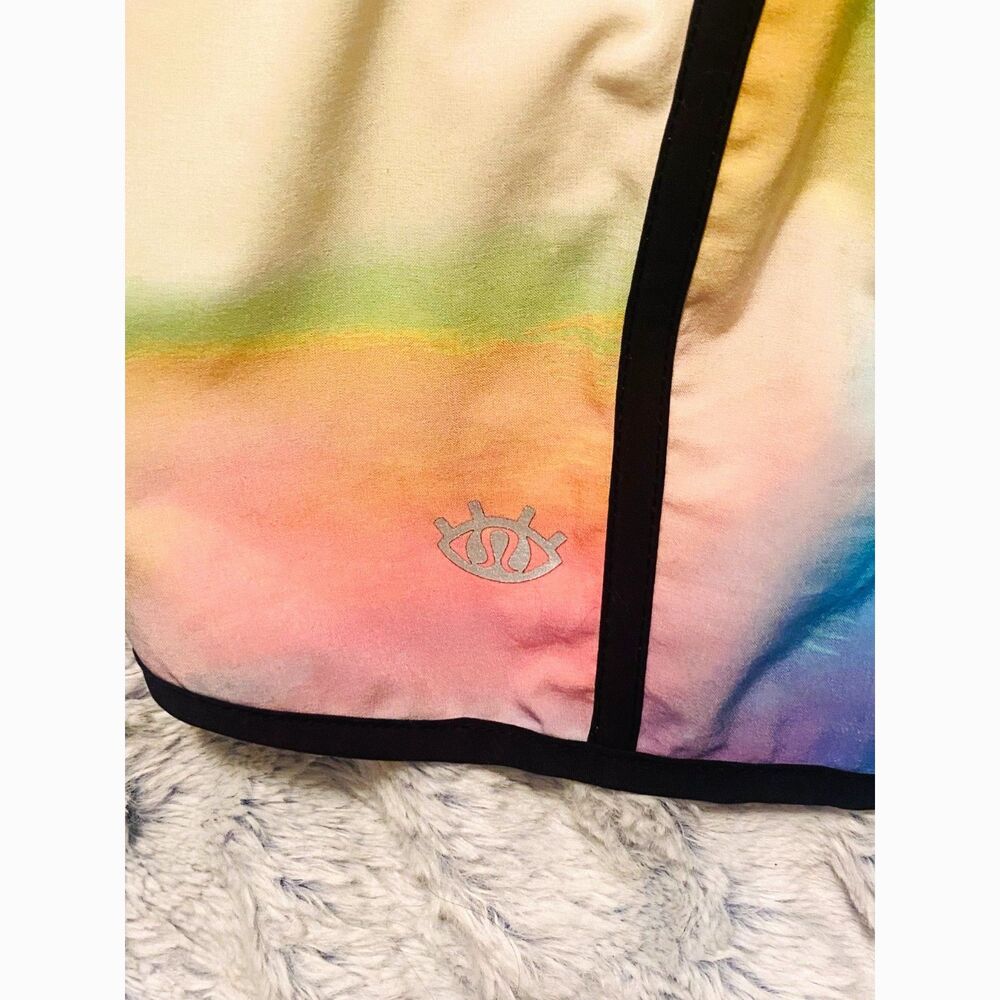Lululemon Tracker Short II Sky to SeaWheeze Multi Black Size 6 RARE UNICORN - Picture 3 of 5